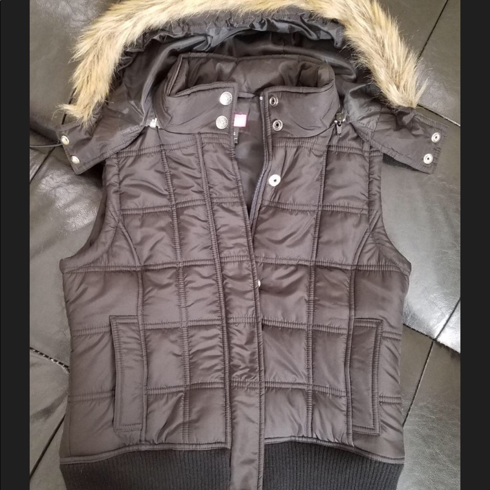 Puffer vest with faux fur trim hood